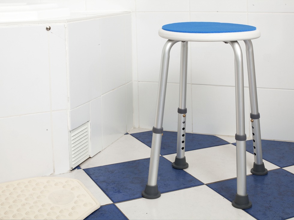 La salle de bain peut être dangereuse pour les personnes âgées.