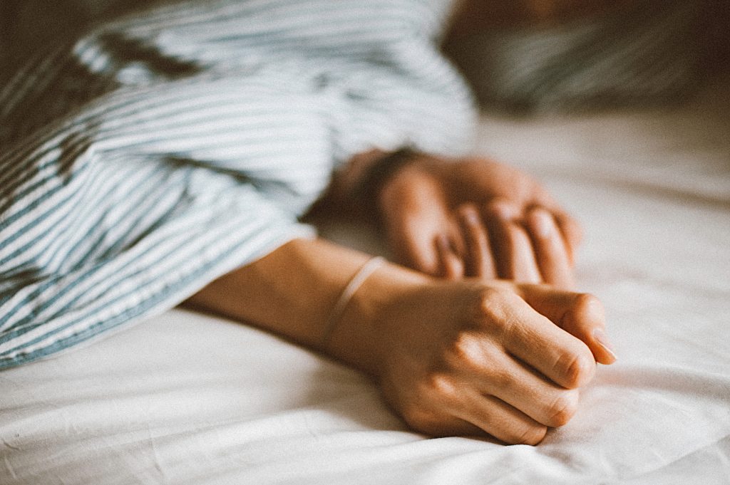 Plusieurs causes peuvent expliquer un sommeil agité