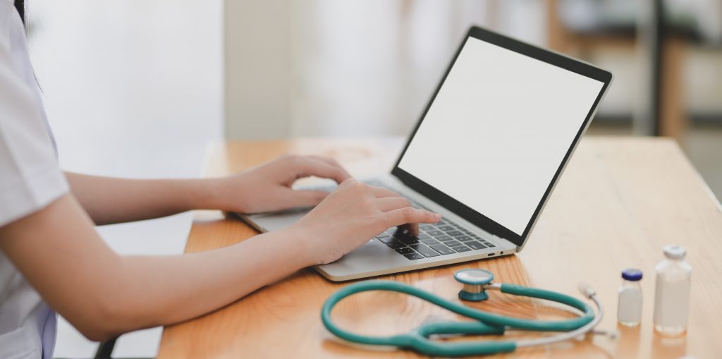 Les soins complexes peuvent être réalisés par des professionnels de soins à domicile.