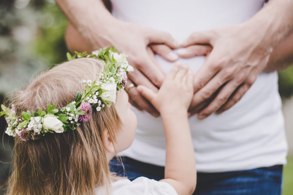 Pendant le congé maternité, vous profitez de moments privilégiés avec votre nouvelle famille.