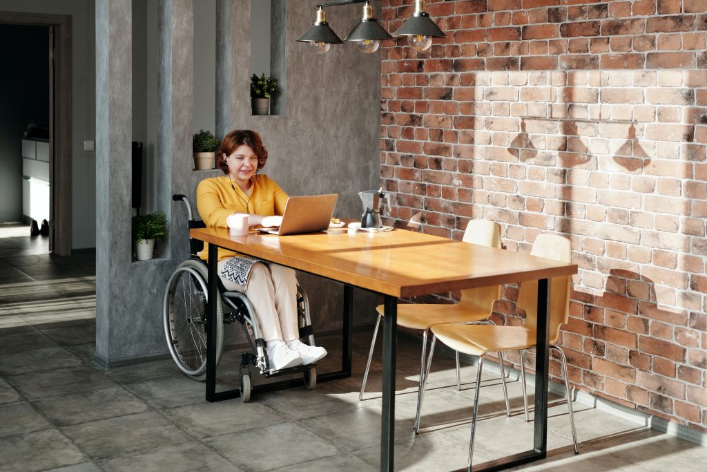 En fonction de votre mode de vie, il existe plusieurs modèles de fauteuils roulants adaptés.